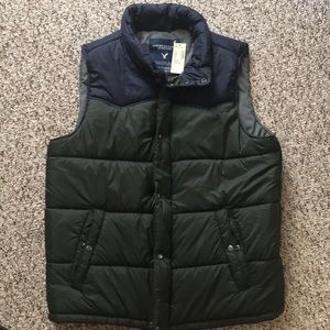 American Eagle Men’s NWT large blue and green vest